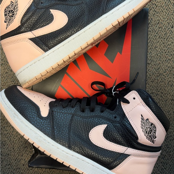 Jordan 1 Retro High Black Crimson Tint - Sneakers Black and Pink